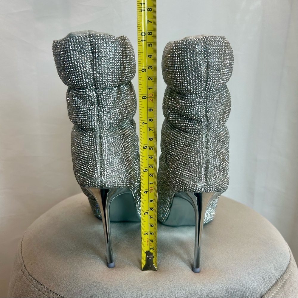 STEVE MADDEN CLOAK-R QUILTED SILVER RHINESTONE DIAMANTÉ EMBELLISHED ANKLE BOOTS - Picture 9 of 10